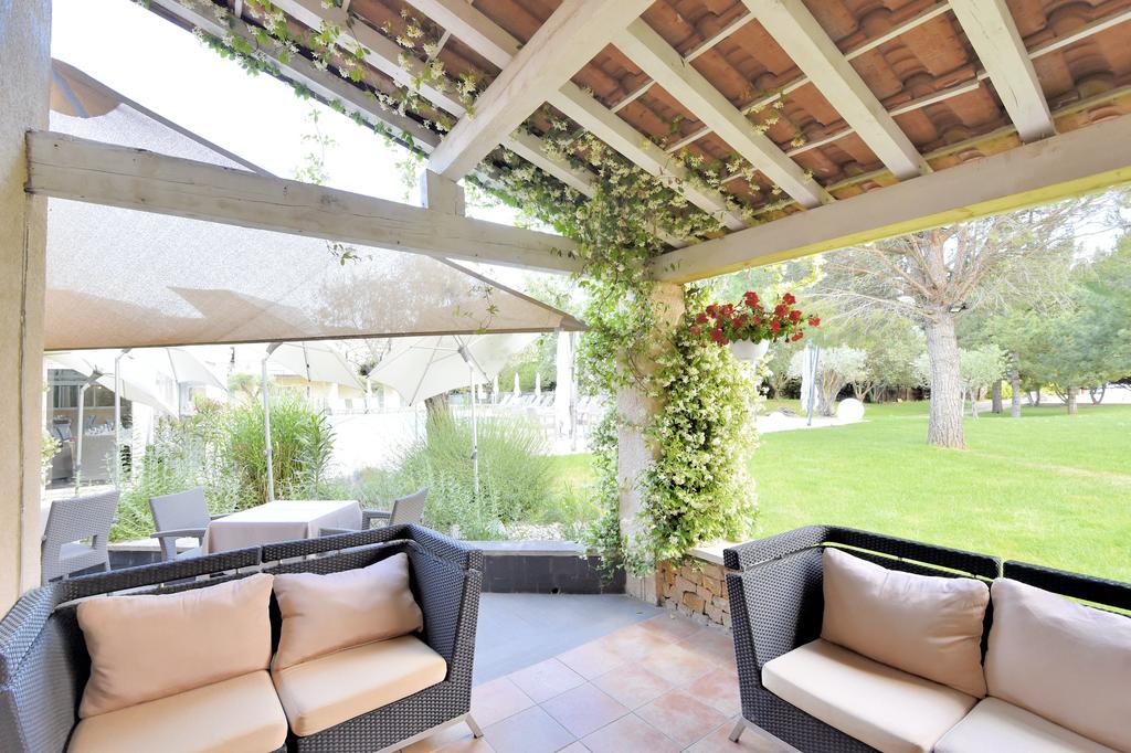 Le Domaine Des Oliviers Hotel Pierrelatte Exterior photo