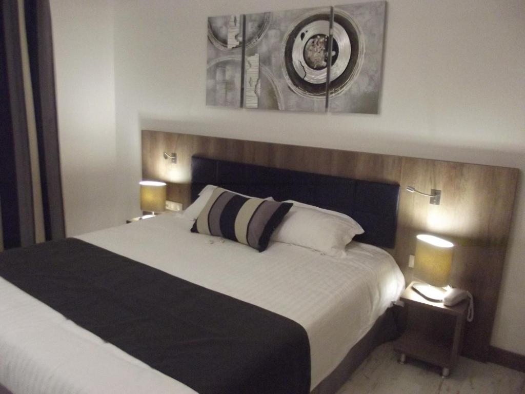 Le Domaine Des Oliviers Hotel Pierrelatte Room photo