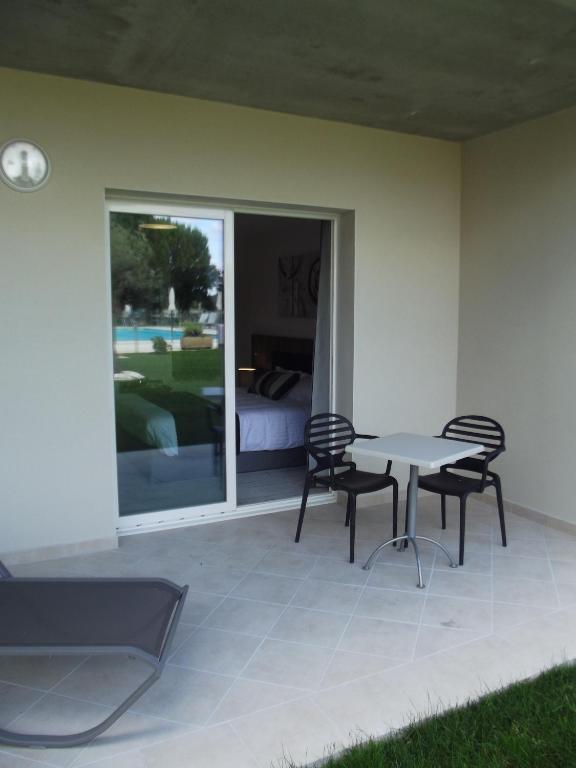 Le Domaine Des Oliviers Hotel Pierrelatte Exterior photo