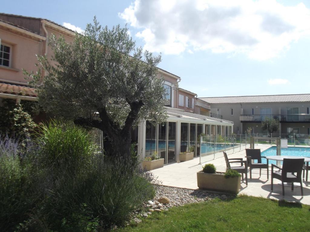 Le Domaine Des Oliviers Hotel Pierrelatte Exterior photo