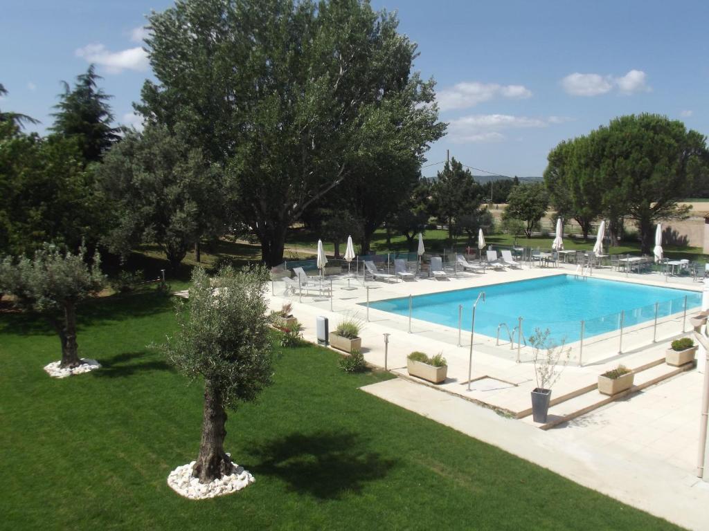 Le Domaine Des Oliviers Hotel Pierrelatte Exterior photo