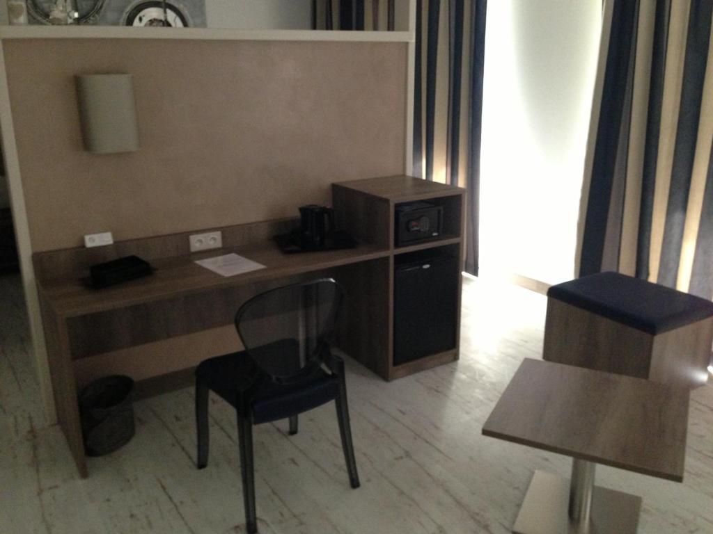 Le Domaine Des Oliviers Hotel Pierrelatte Room photo