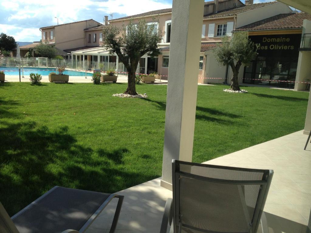 Le Domaine Des Oliviers Hotel Pierrelatte Room photo