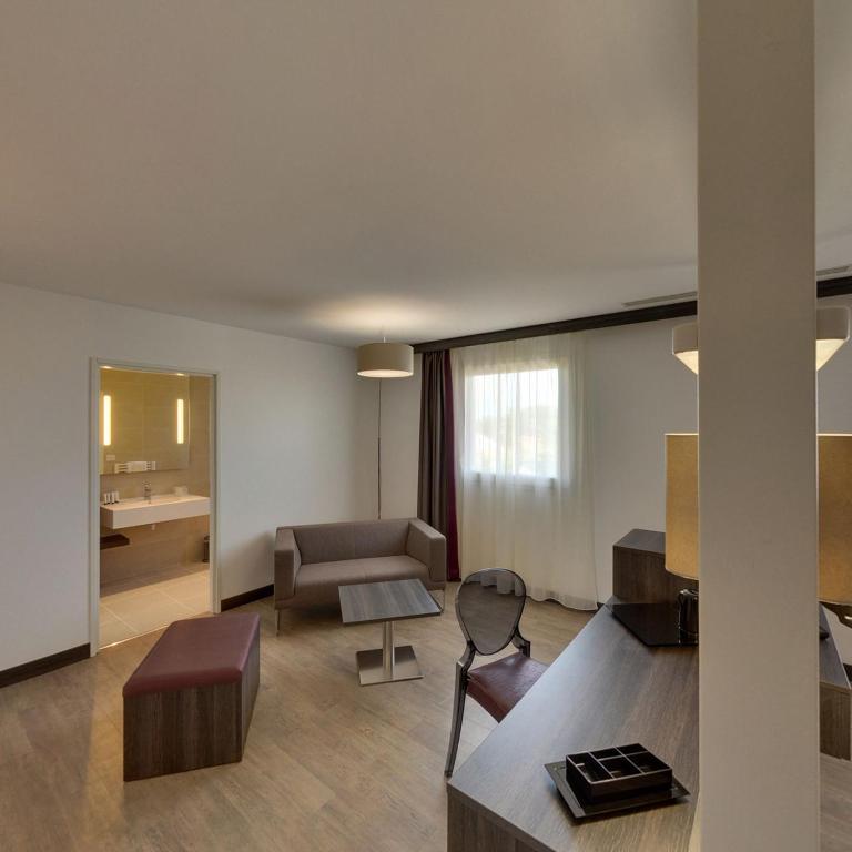 Le Domaine Des Oliviers Hotel Pierrelatte Room photo