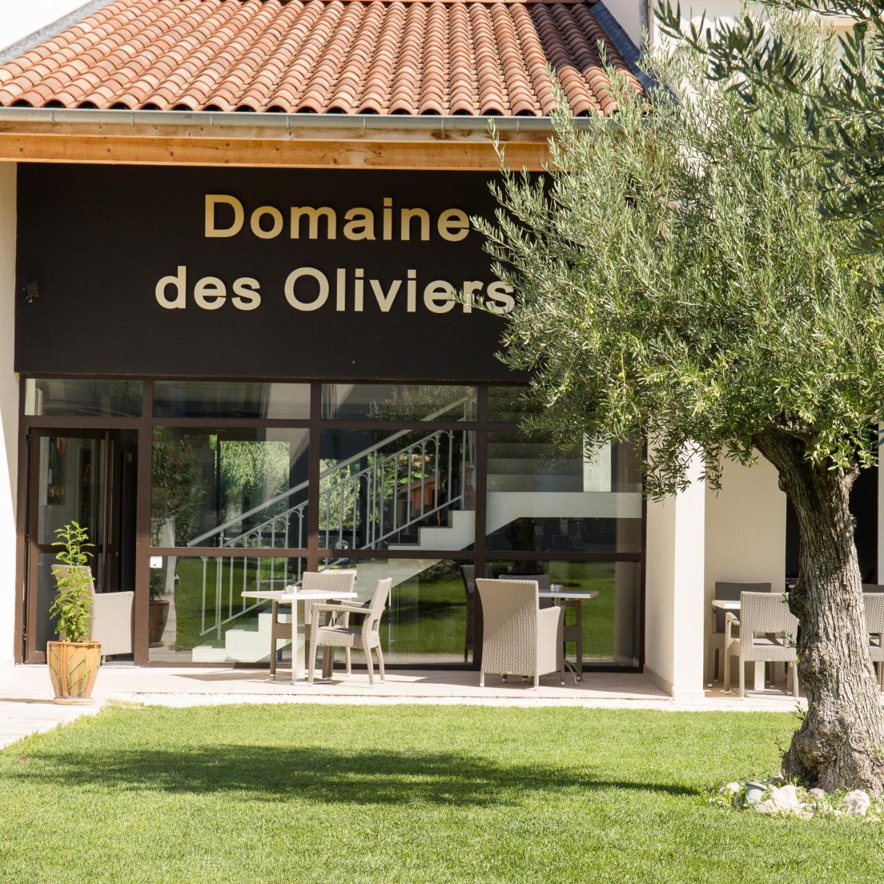 Le Domaine Des Oliviers Hotel Pierrelatte Exterior photo